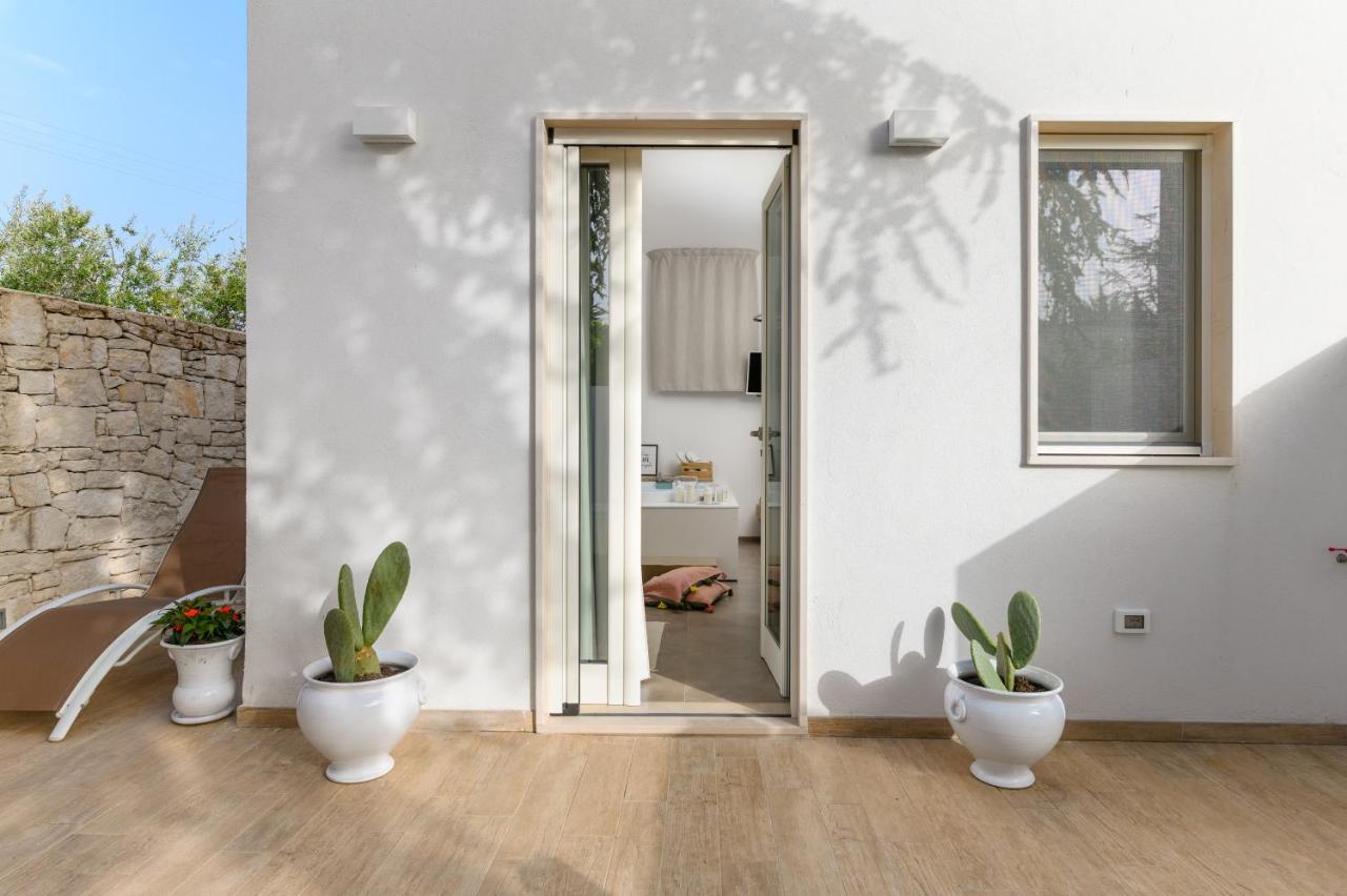 Mandorlocarrubo'S Suite Ostuni Exterior photo