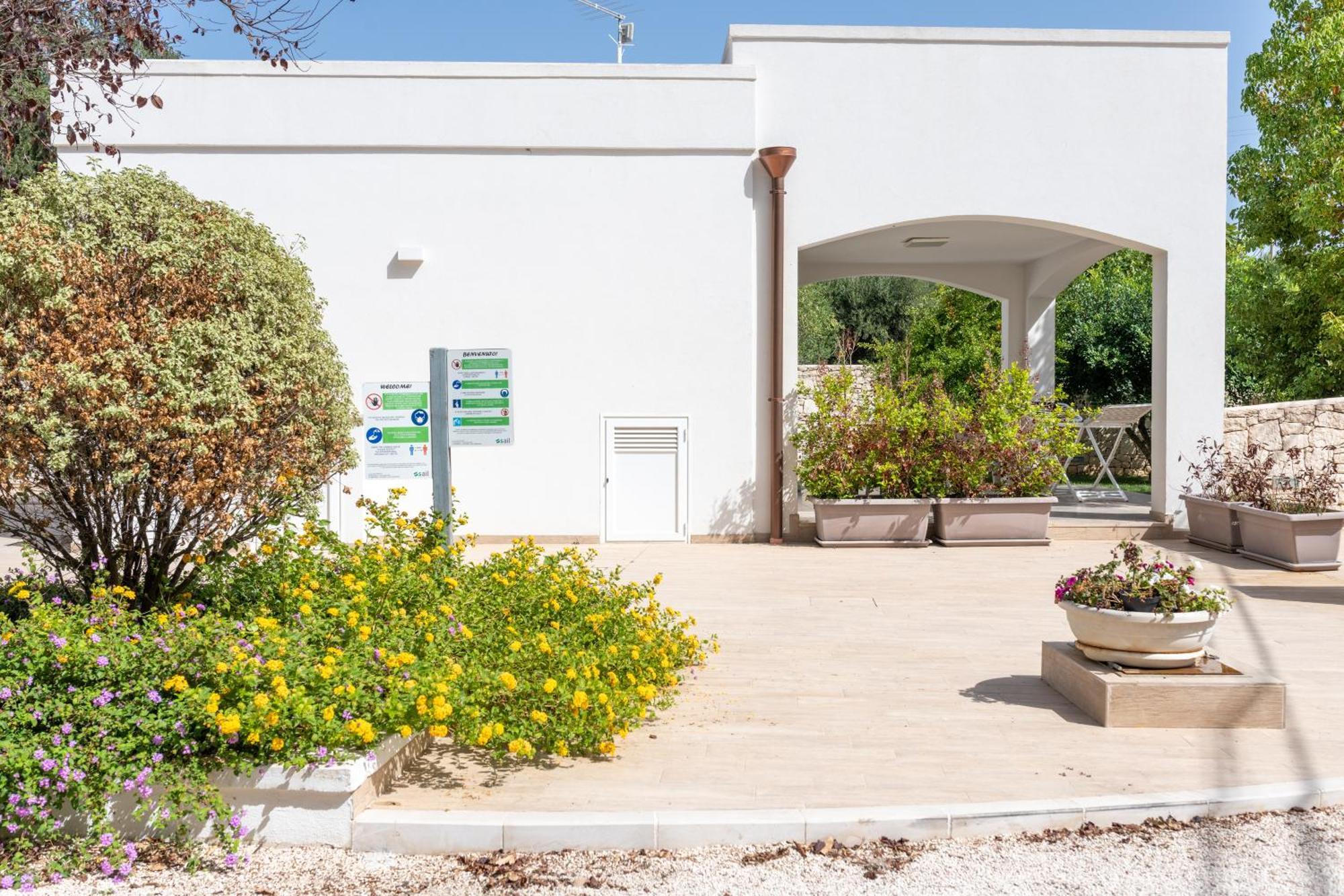 Mandorlocarrubo'S Suite Ostuni Exterior photo